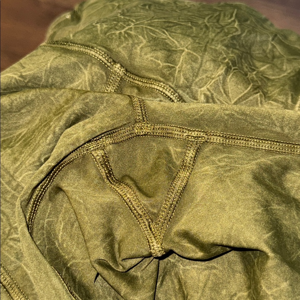 Lululemon Size 4 Fast and Free Short 10" *Ice Dye
Ice Wash Moss Green Modest Gym - Picture 5 of 10